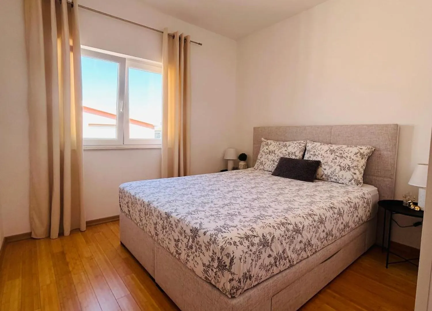 Magnolia Deluxe Home Zadar-With Free Parking, Garden And Terrace 0*, Zadar